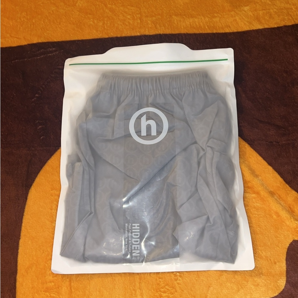 Hidden Gray Geometric Pattern Shorts
Elastic Wais… - image 8